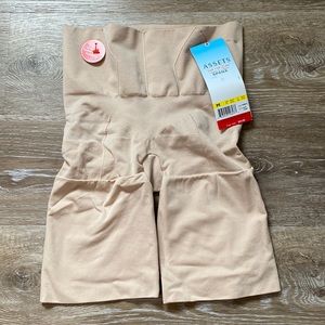 Assets by Spanx Shorts